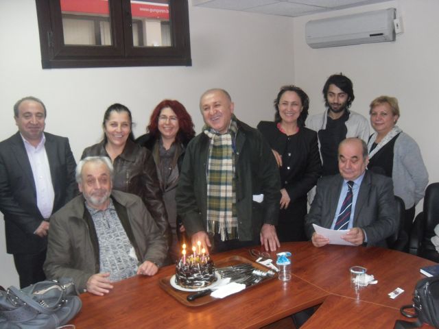 Vahit Dikilitaş'a Yaş Günü Süprizi Meclisde Yapıldı