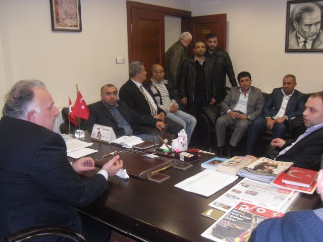 Ayhan Kurt: Belediyeye Hilali Dikelim