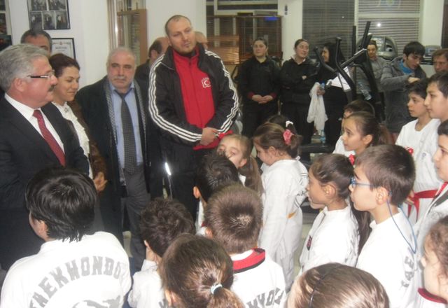 Nedim Kuşçu Spor Kulübü Ak Parti'yi Ağırladı