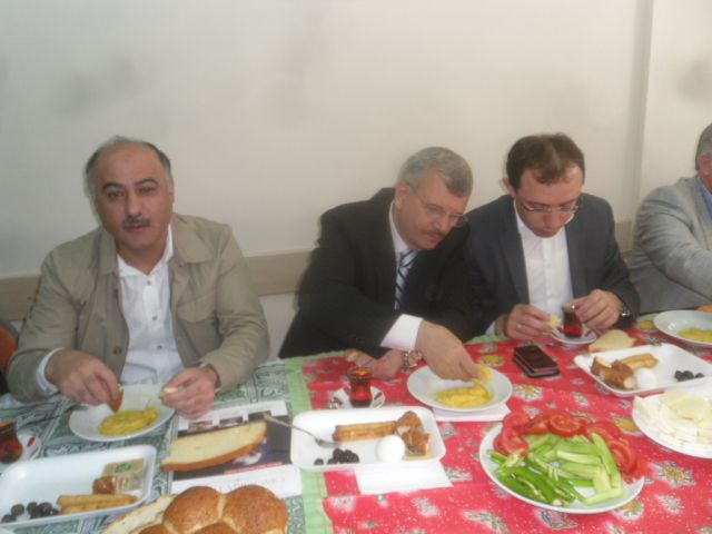 Sürmene'li Vekiller Kahvaltıda Buluştu