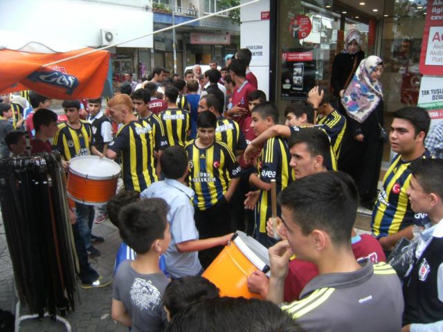 Ak Gençlik Fb.ts. Ve Gs. Formaları  İle Mitinge Destek Verdi