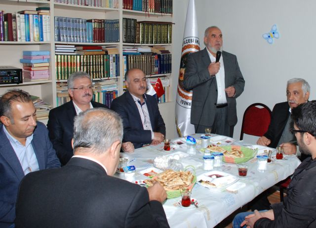 Başkanlar Kale İkizpınar Derneğine çıkartma Yaptı
