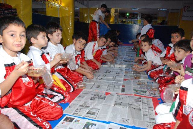 Murat Ekmekçi Sporcularına Aşure Berektini Yaşattı