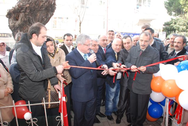 Ak Partinin Seçim Büroları Ayrı Bir Tat Veriyor