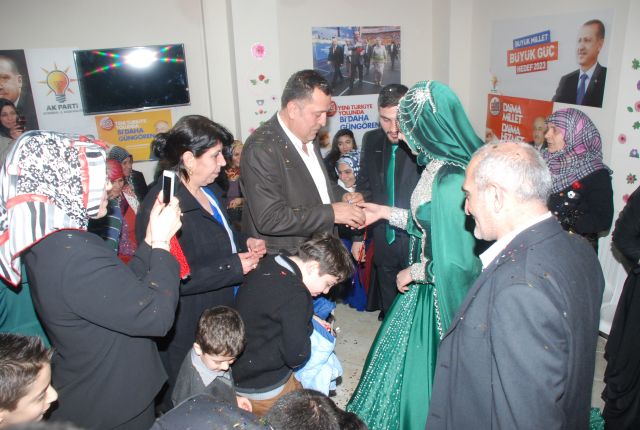 Ak Parti  Seçim Bürosu Bir Mutluluğa İmza Attı