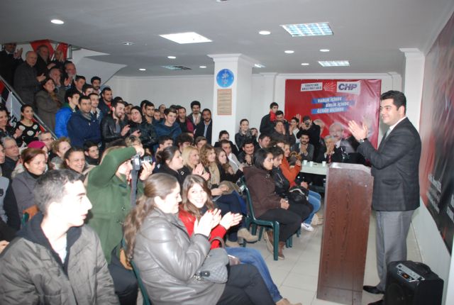 Hüseyin Konuk Gençleri Ayakta Alkışladı