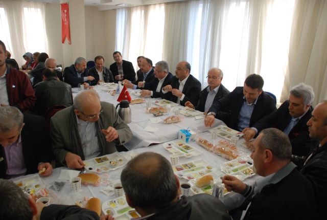 Uğurlu Derneği Ak Partiyi Kahvaltıda Ağırladı