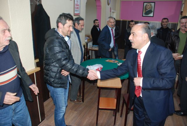 ş.yücel Karaman Kahve Kahve Dolaşarak El Sıkıyor