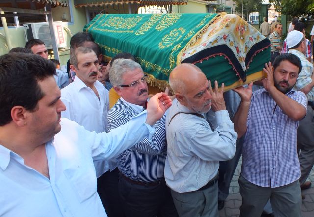 Emine Güzel Omuzlarda Dualarla Uğurlandı