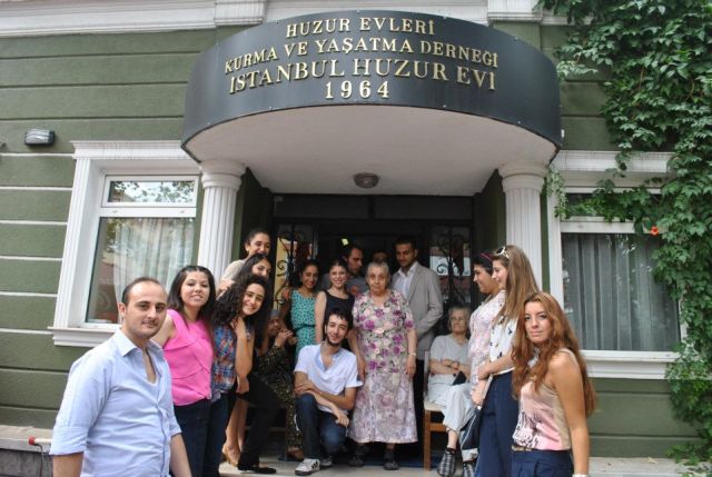 Chp Gençlik, Bayramda Yaşlıları Unutmadı