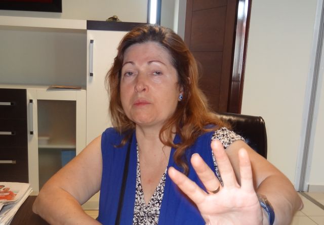 Kızı, Annesini Döverek Sokağa Attı