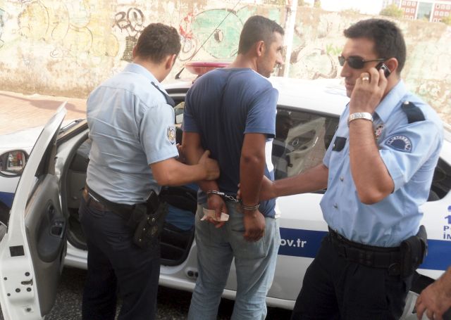Polis Azılı Telefon Hırsızını Kıskıvrak Yakaladı