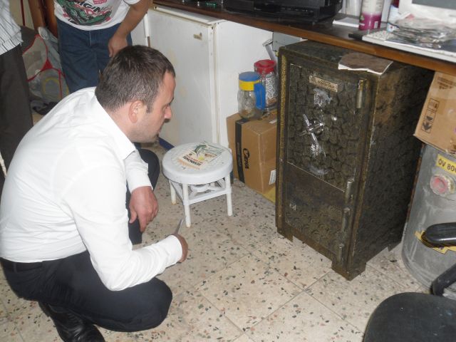 Kasa Hırsızlarını Bulana  3 Aylık Gelirini Bağışlayacak