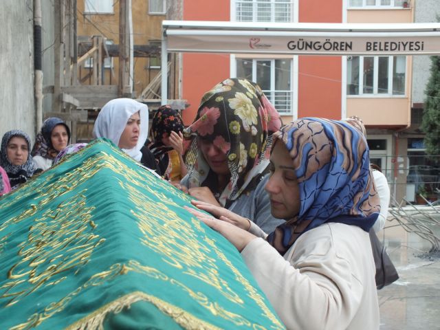 Ahmet Usta Sevenleri Tarafından Son Yolculuğuna Uğurlandı