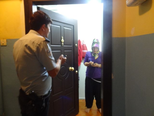 Yaşlı Kadına Kızının Arkadaşıyız Deyip Evini Soydular