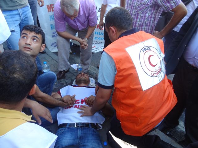 İşçilere Müdahale Eden Polis İlk Yardımıda Yaptı