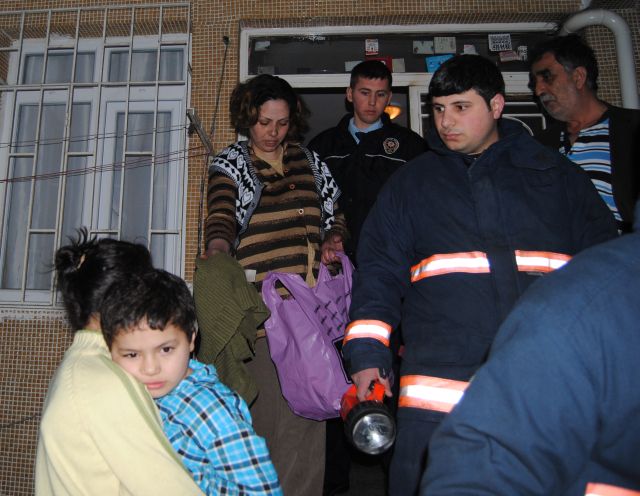 İtfaiyeciler Olay Yerinde Bize Saldırıyorlar