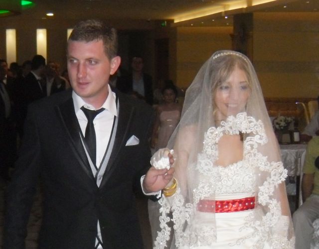 Bir Yıldız Daha Kaydı.taner Var Evlendi