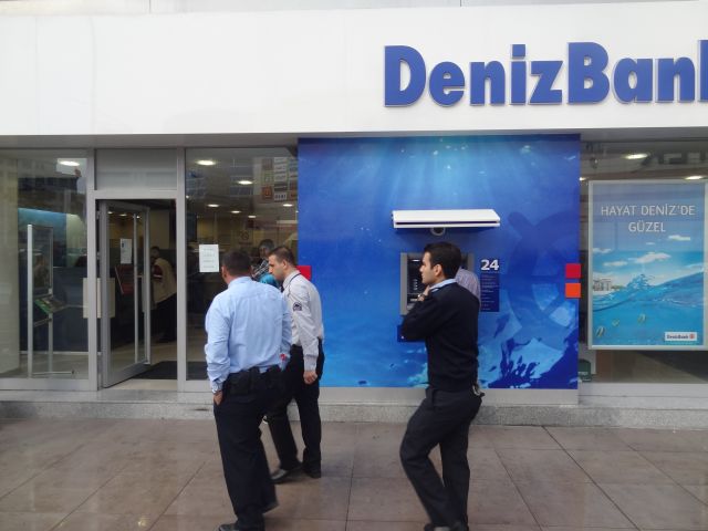 Denizbank Polisi Alarma Geçirdi