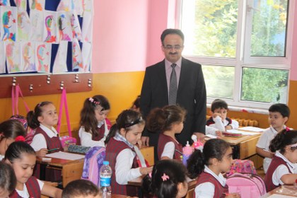 Orhan, İlçedeki Okullara çıkartma Yaptı