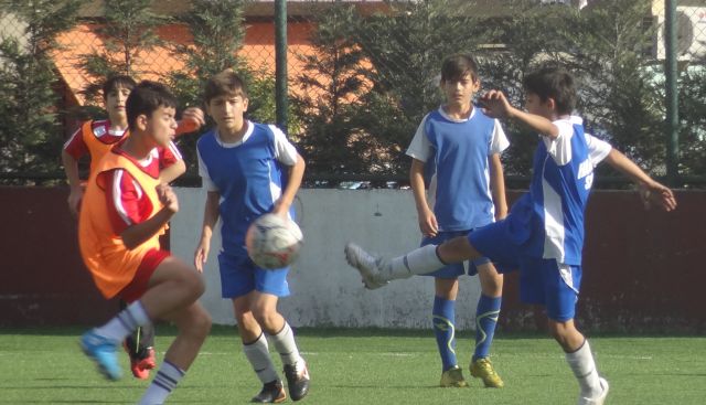 Profesyonel Futbolcu Yetiştiriyoruz