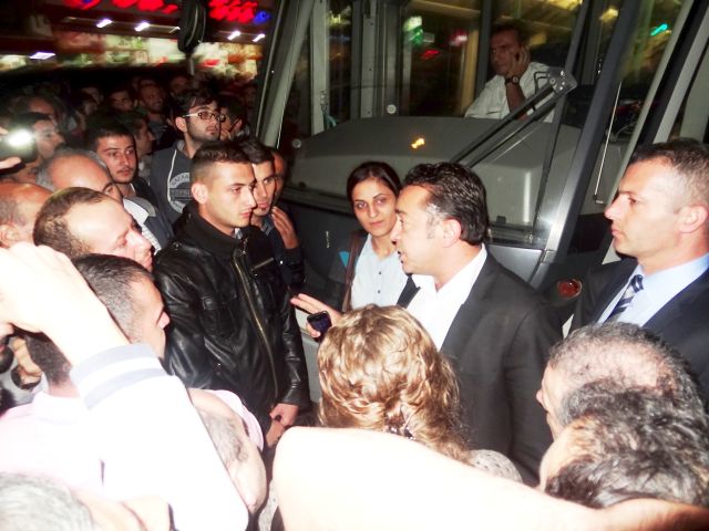 Vatandaşlardan, Tramvay Görevlisine Linç Girişimi