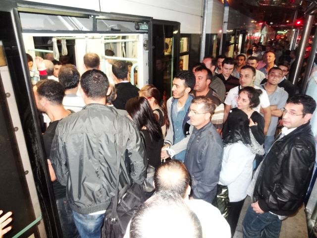 Tramvay Durağında, Yaşanılan Olayların Video Görüntüleri