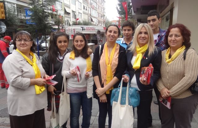 Güngören'li Kadınlar Cumhuriyet Bayramını Kutladı