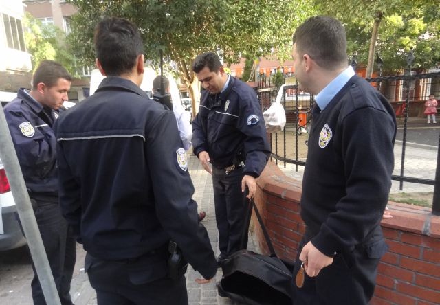 çocuk Parkında Bombalı çanta Paniği