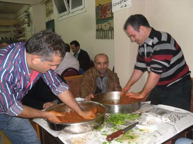 Diyarbakır çüngüşlüler çiğköfte Geleneğini Bırakmıyor