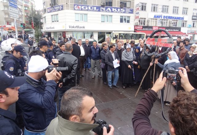 Bdp'li Grup İle Polis Karşı Karşıya Geldi