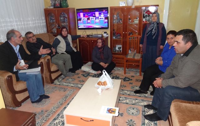 Chp Ev Ev Dolaşarak Vadantaşı Dinliyor