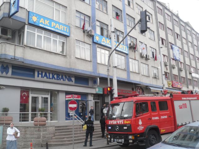 Ak Partide Sigara Molası Yangın çıkarttı