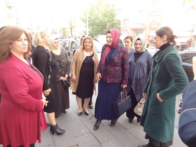 özleyiş Topbaş'dan Ak Parti Teşkilatına çıkartma