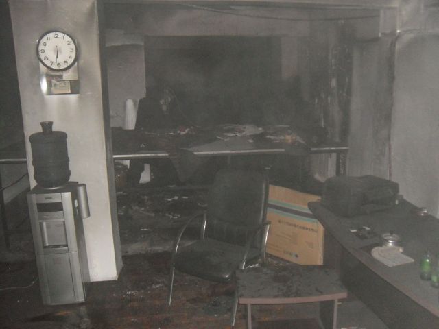 Kumaş Deposu Yangını Apartmanı Sokağa Döktü