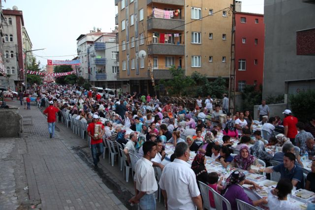 Sokak İftarları Gençosman Mahallesiyle Başladı