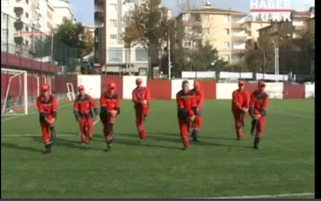 Belediye Temizlik İşçileri Gangnam Style Yaptı