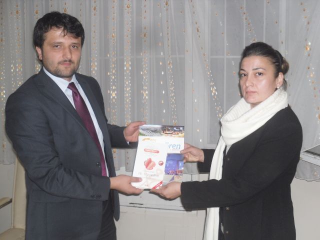 Ak Parti Gençlik Filiz Güllü'ye Kıymetli Hediyeler Verdi