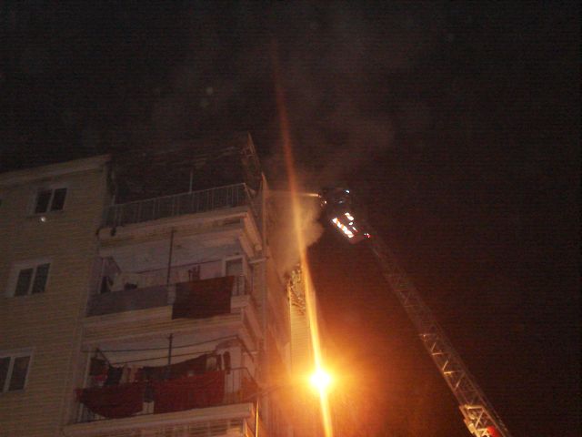 Alevler Bir Evi Daha Yuttu