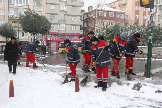 Güngören Ekipleri Karla Mücadeleye Başladı