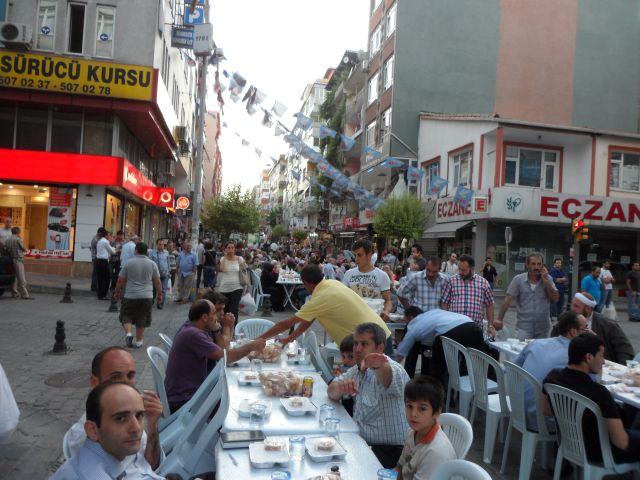 Esnafın İftar Yemeği Göz Kamaştırdı