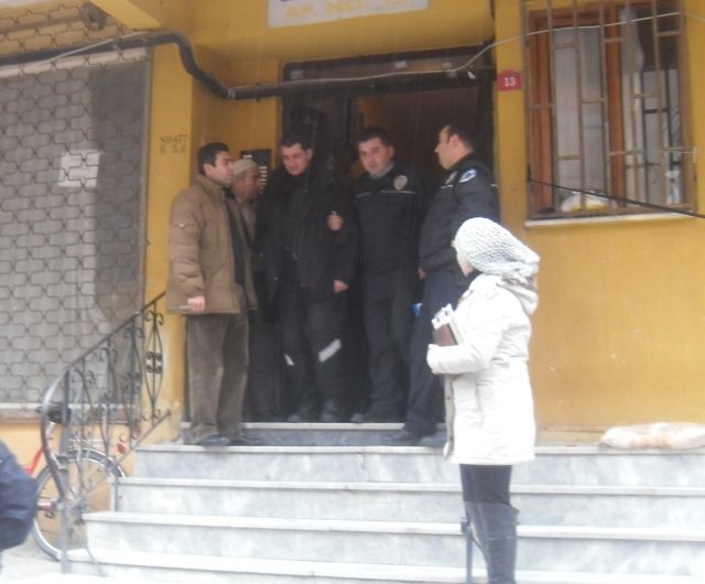 Genç Kadını öldürdü Küçük Kızı ölüme Terk Etti