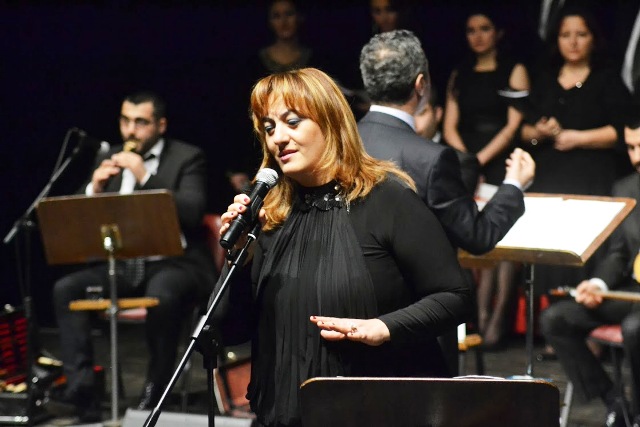 Belediye Korosunda Sanatçı Yok Ev Hanımı Ve Emekli Var