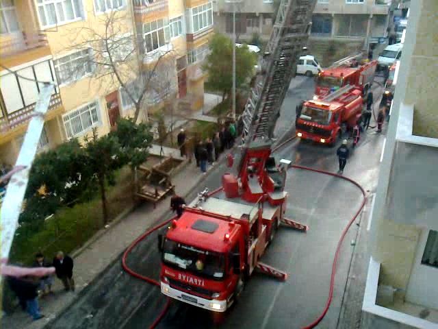 Baca Yangını Mahalleyi Ayağa Kaldırdı