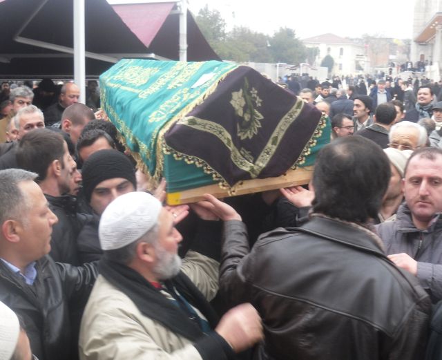 Fidan Tüter Son Yolculuğuna Omuzlarda Uğurlandı