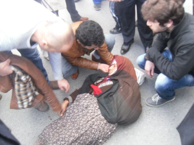 Yaşlı Teyzeye Araba çarptı Vatandaşlar Seferber Oldu