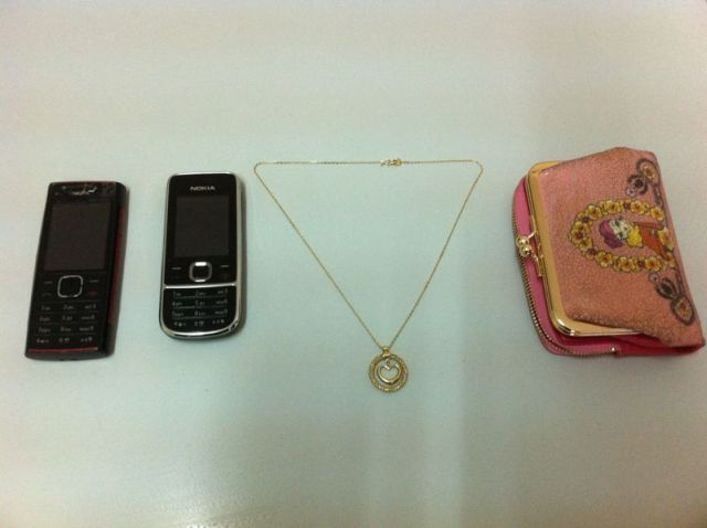 Azılı Hırsızın Karısı İpone 5 Kullanıyor