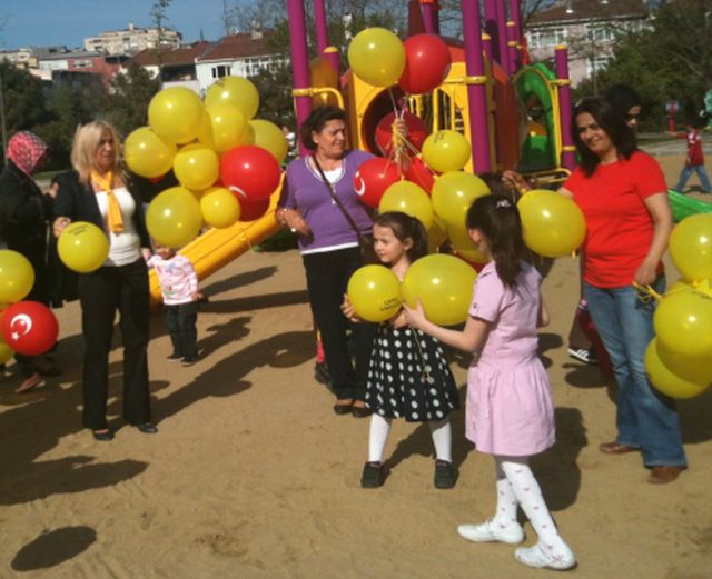 Tdh Güngören Kadın Kolları 23 Nisan'da çocukları Sevindirdi
