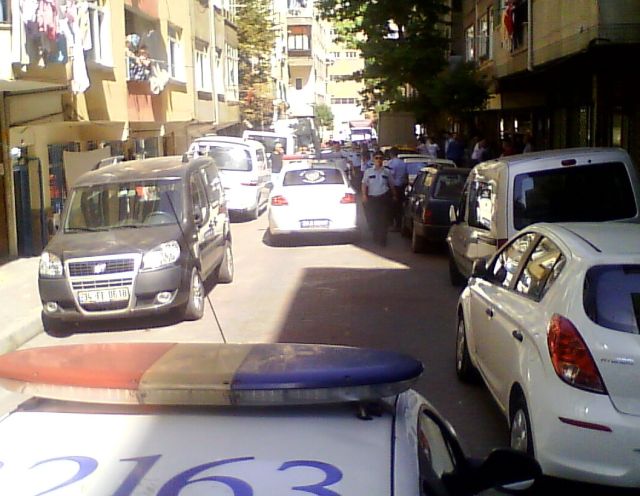 Polis Balicinin Elinde Kaldı