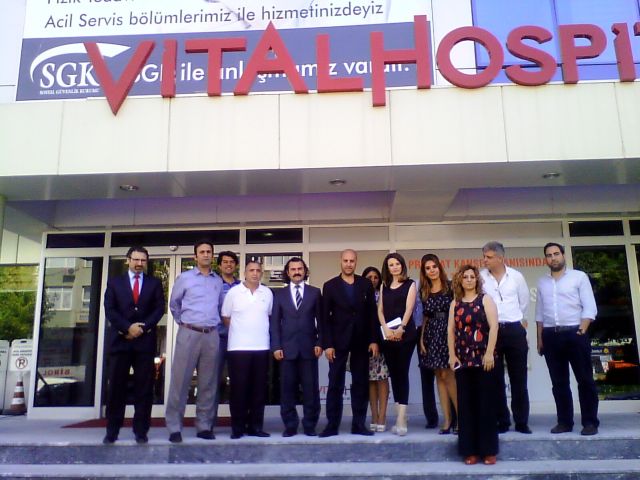 Bakan Joseph Geha Vital Hospital'a çıkartma Yaptı